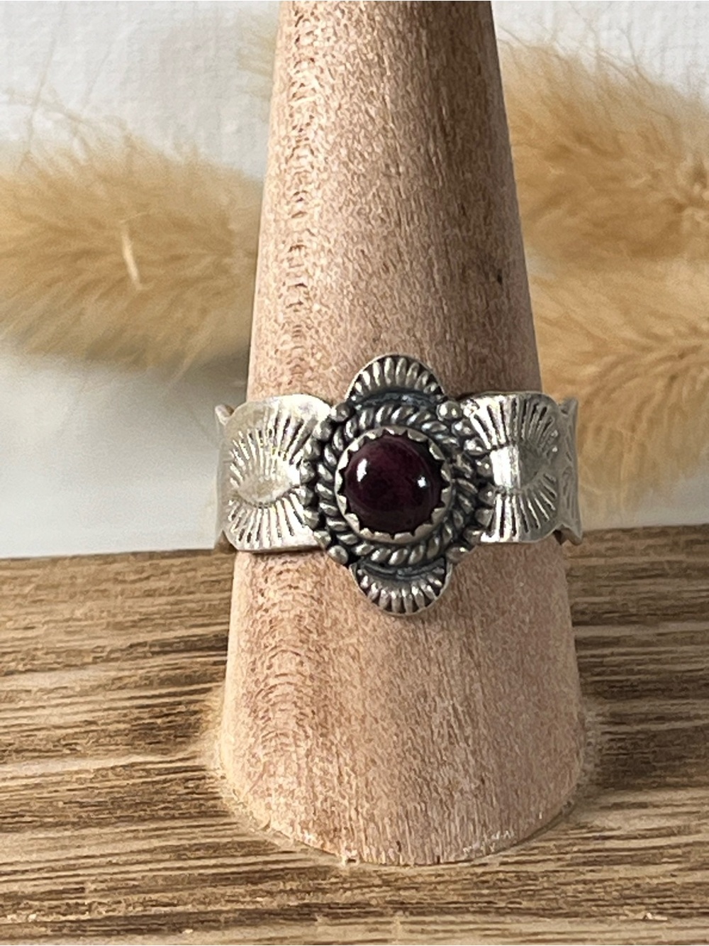 Solid Sterling Silver Southwest Purple Spiny Cigar Style Gemstone Ring Size 10.5